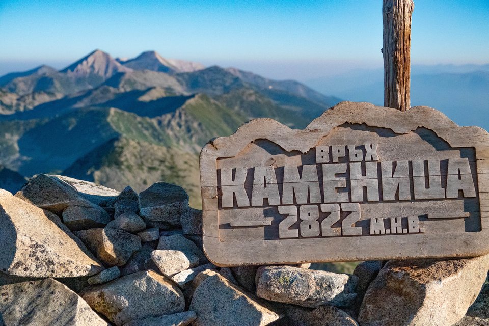 The summit marker, 2822 m