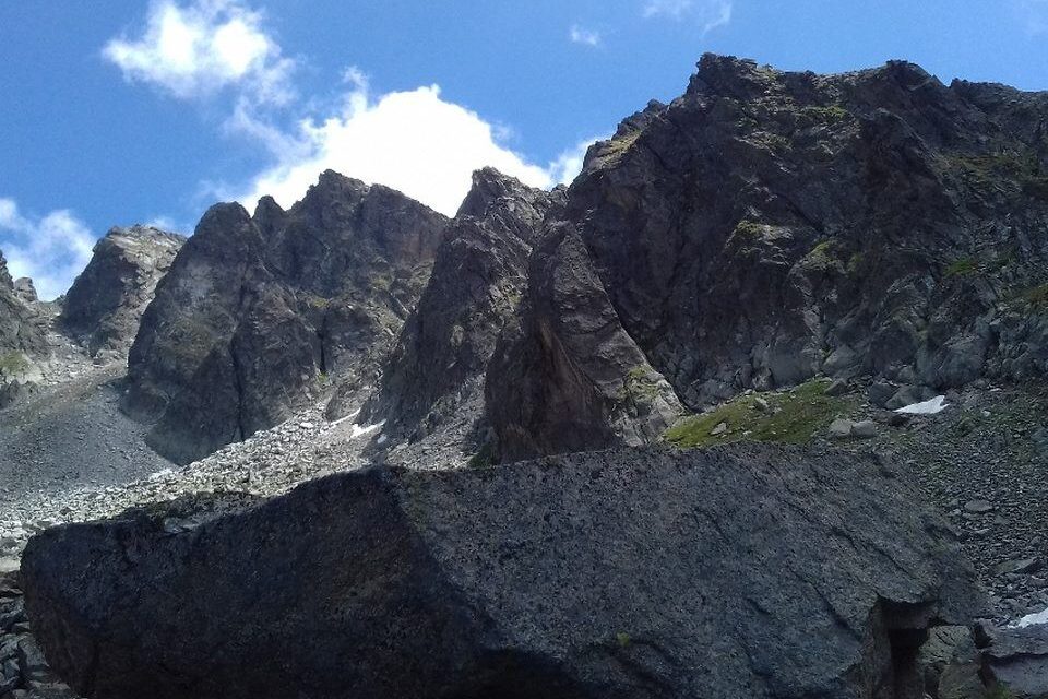 Зъбът, Куклите и Голена