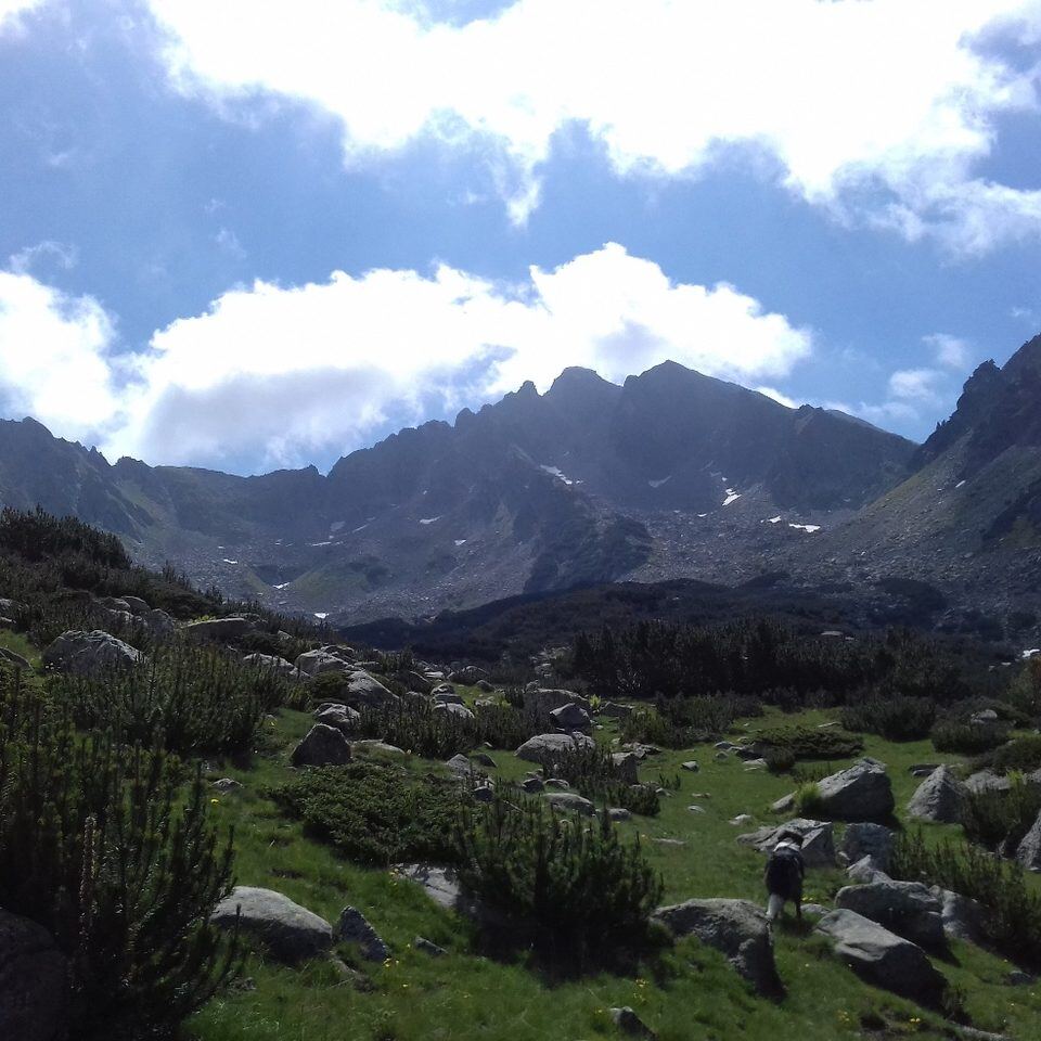Approaching the high peaks through the Begovitsa valley